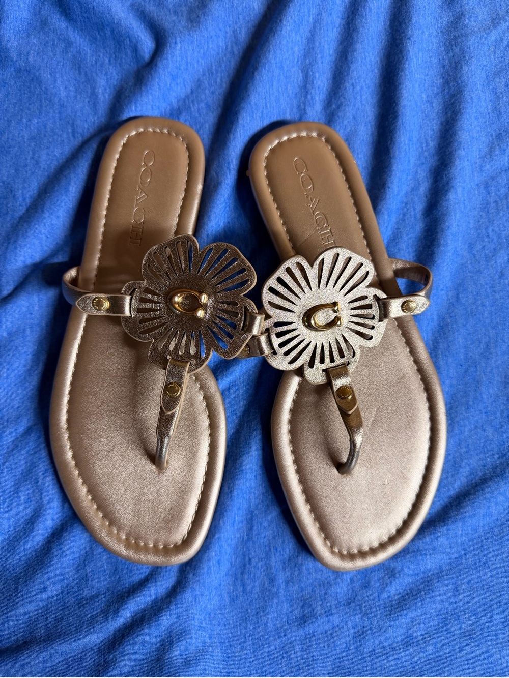 Coach Metallic Rose Gold Floral Logo Thong Sandals - Picture 4 of 8